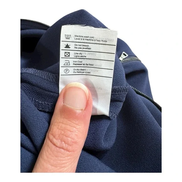 VINCE | $398 Crepe Zip-Front Cap Sleeve Jumpsuit in Navy, Size 2 - Picture 10 of 12